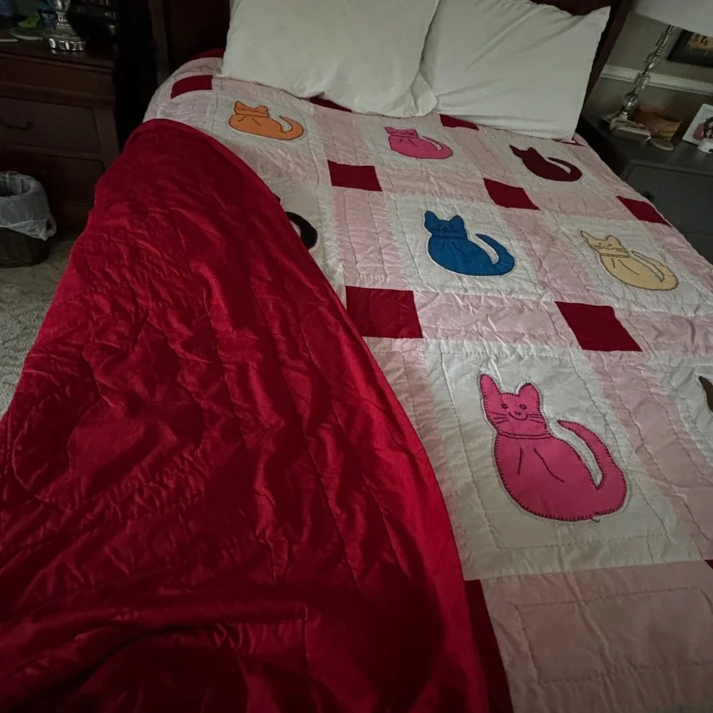 VTG Handmade Cat Lady Quilt Cozy Queen/King Pink Burgundy Novelty Kitsch Cottage